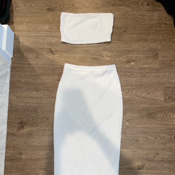 ❌ sold 💛bundle for $9- White two set - Picture 2 of 4